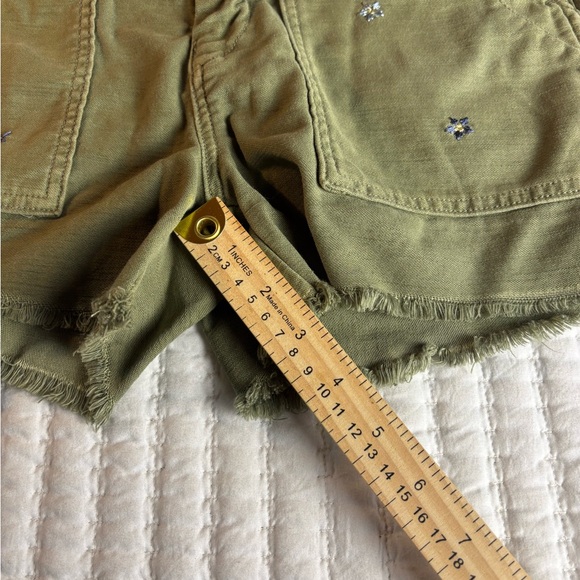 American Eagle size 6 Olive Green Embroidered Flower Boho Utility Shorts‎ - Picture 5 of 6